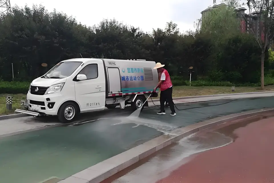 How To Clean a Rubber Running Track 1 Clean Rubber Running Track (3)