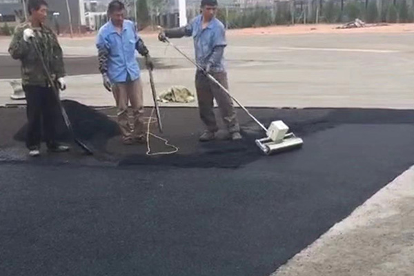 Aplicació de rodets de calefacció per terra EPDM