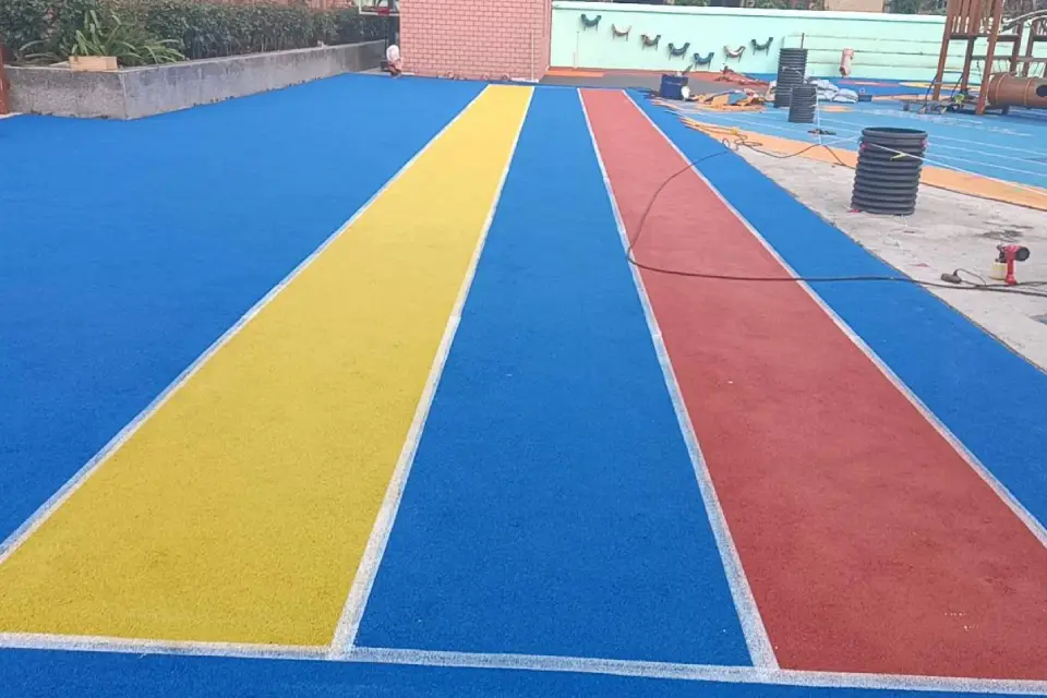 Πλεονεκτήματα του δαπέδου από καουτσούκ EPDM στο Νηπιαγωγείο 2 Δάπεδο από καουτσούκ EPDM για νηπιαγωγεία (2)